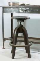 331_465wood-stool.jpg