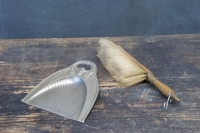 869_1374old-victorian-ladies-dust-pan-metal3.jpg